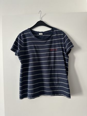 Tee shirt bleu à rayures