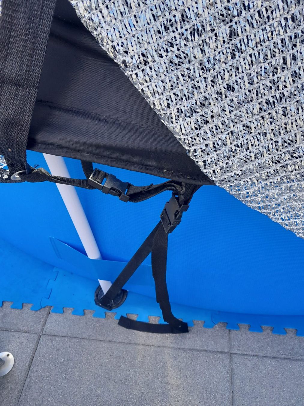 Bestway Piscine: Piscine 3m avec bâche, pompe et accessoires – Usato da Dombresson venduto da sar_5hkn 3