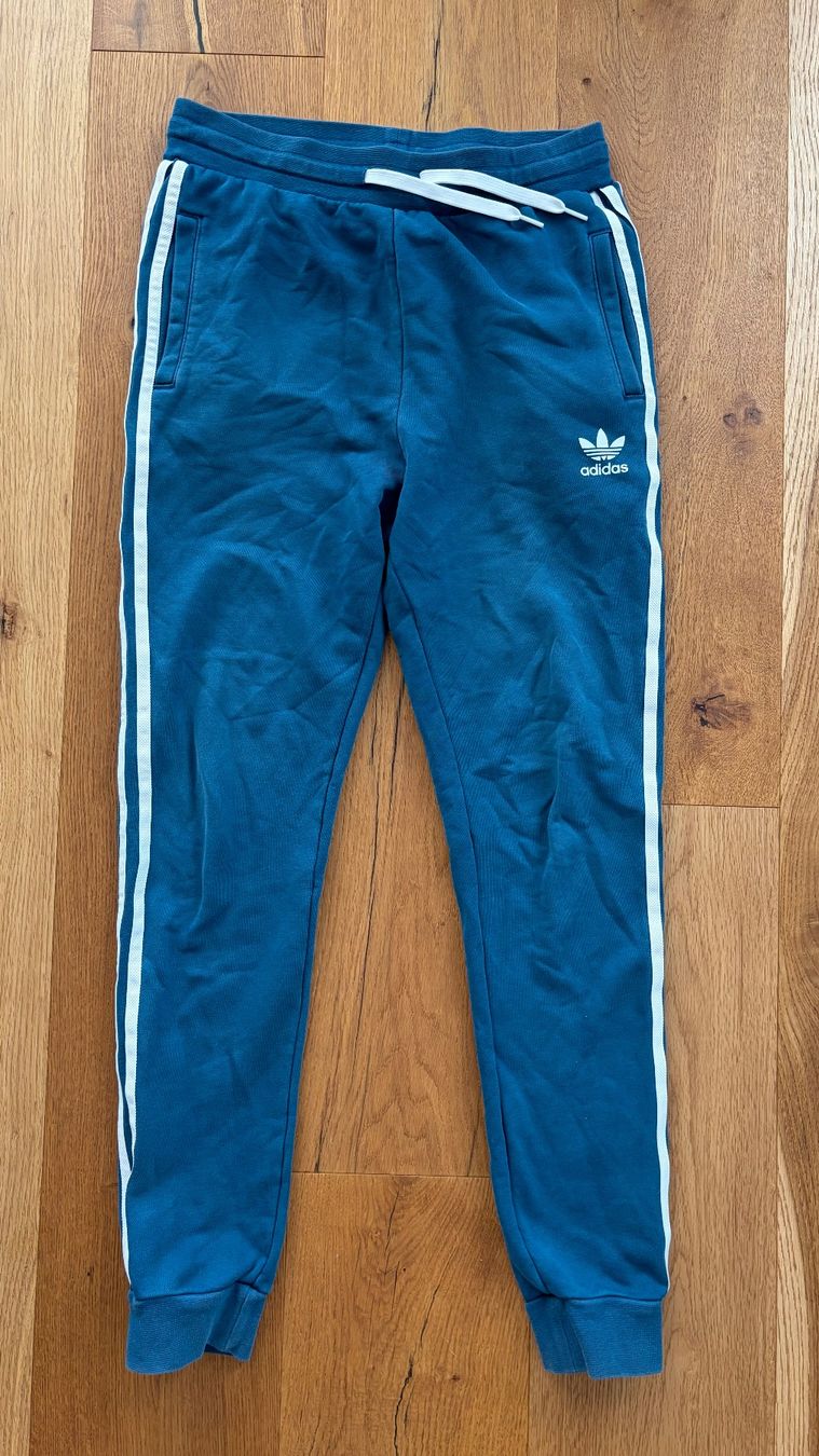 Adidas Pantaloni: Sporthose Adidas Gr. 14-16 J. – Usato da Volketswil venduto da Irkasha