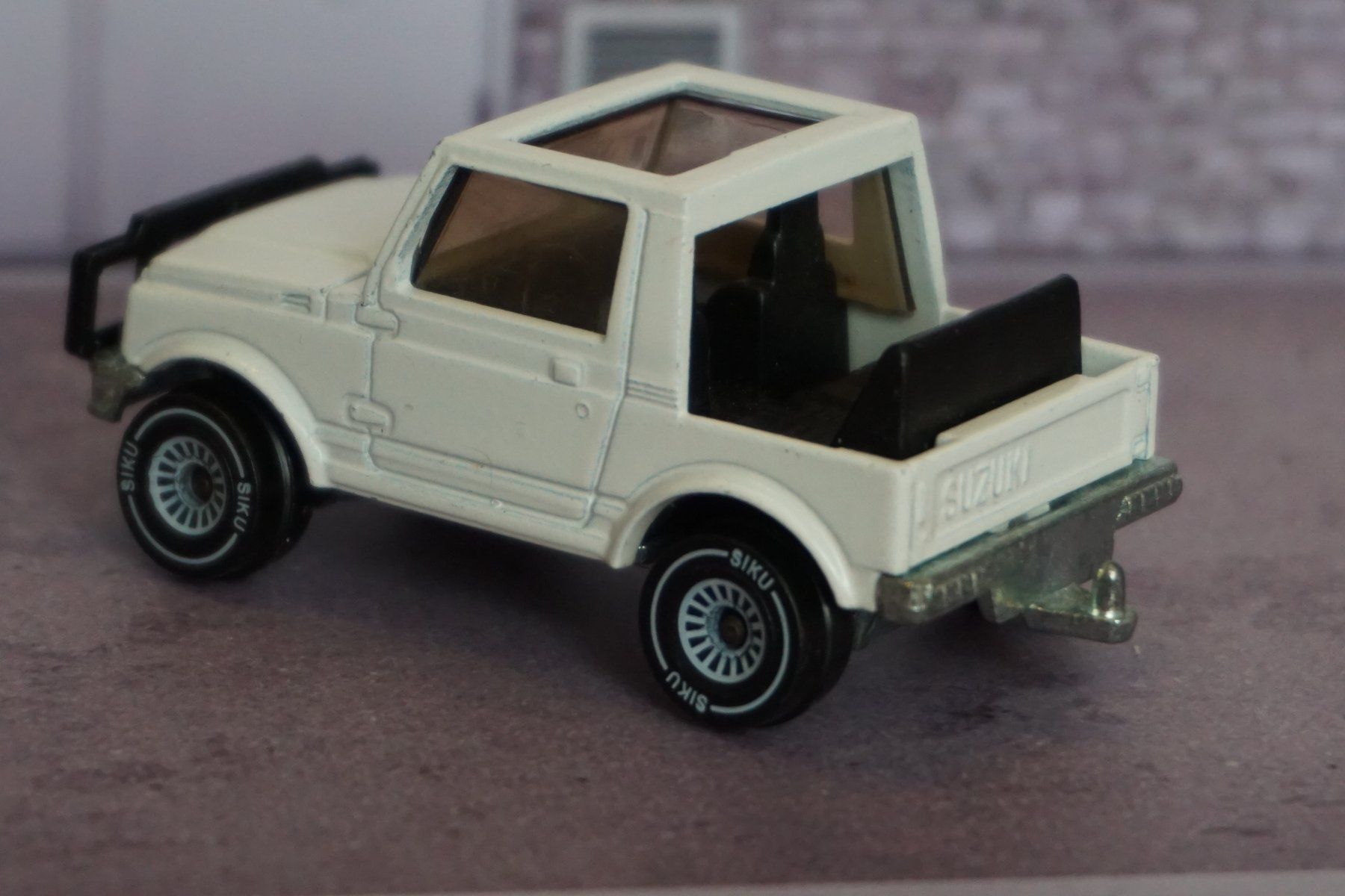 Siku Voitures modèles: Siku Suzuki SJ KULT RAR !!!!!!!!!!!!!!!!!!!! – D'occasion à Reiden par Doppeldecker69 1