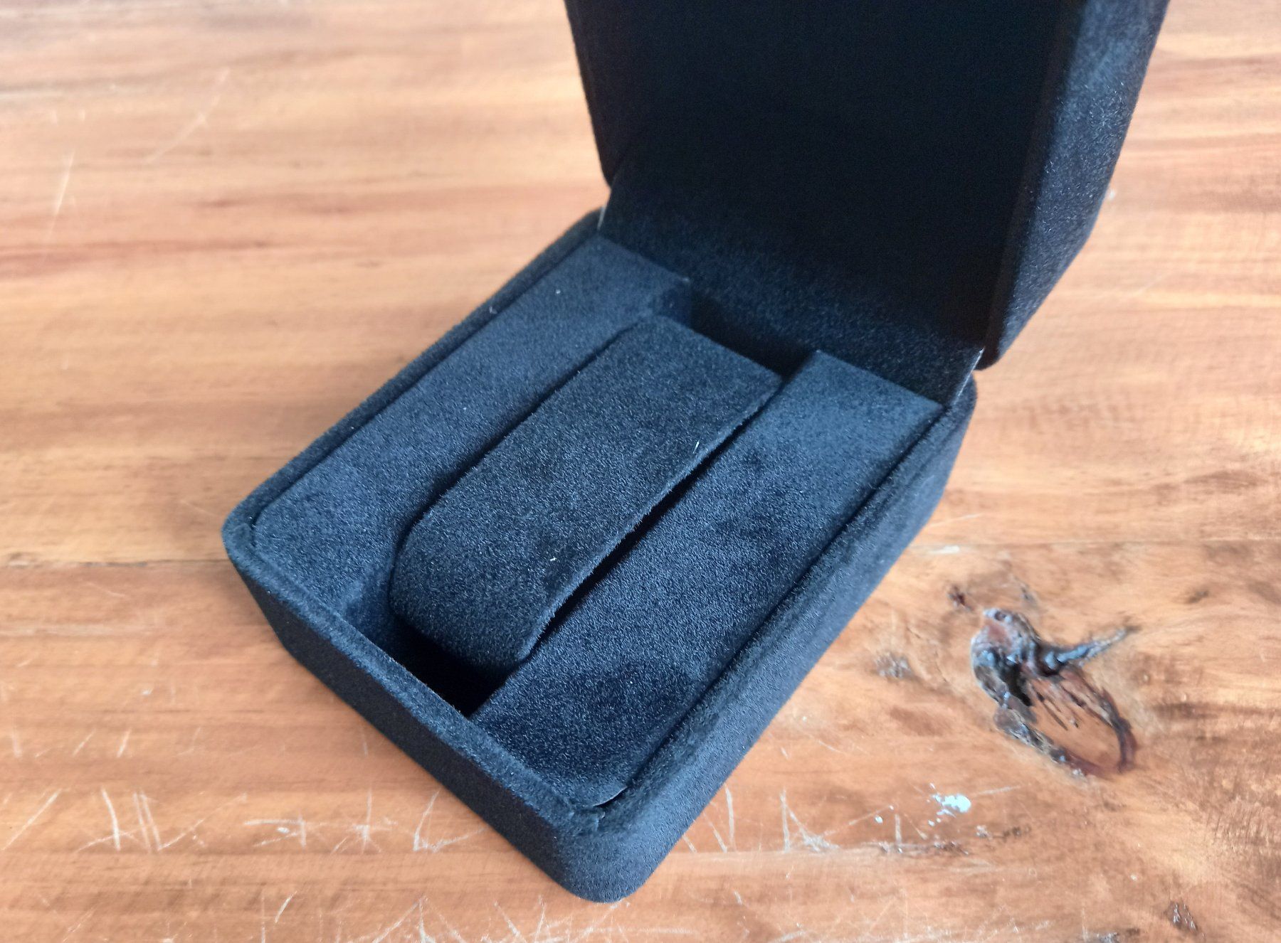 Uhrenboxen: 8x Uhrenbox schwarz Samt – Neu und originalverpackt aus Lausanne von WATCH-WORLD 3