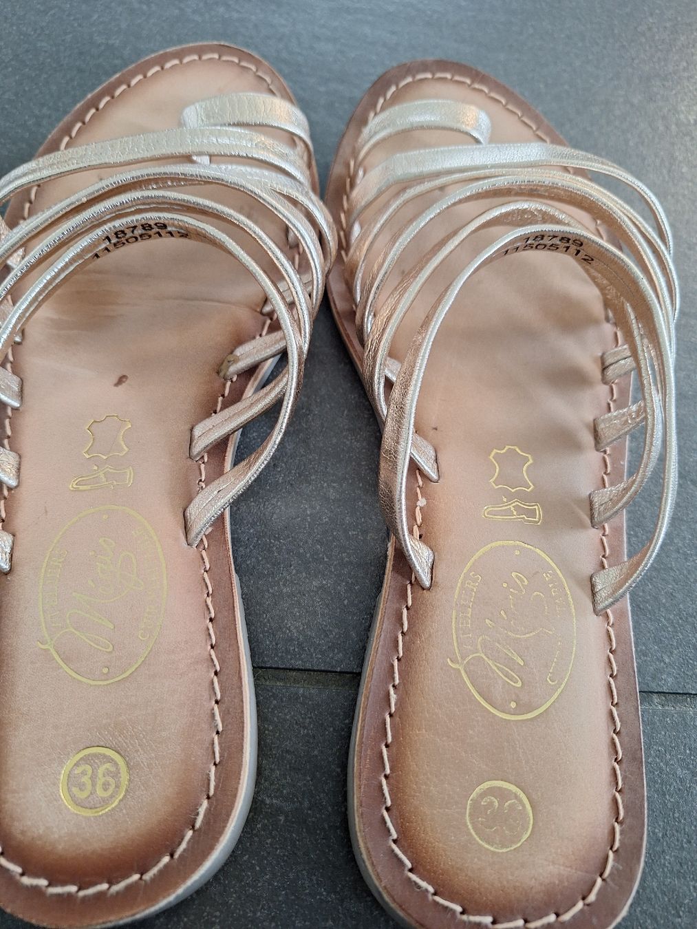 Scarpe per ragazze: Zehensandalen, Lede, gold, Gr. 36 – Usato da Brittnau venduto da Norge77 1