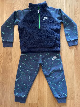 Nike Trainingsanzug blau Grösse 92-98 cm guter Zustand