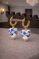 Orecchini con pendente a cuore decorati con fantasia floreal