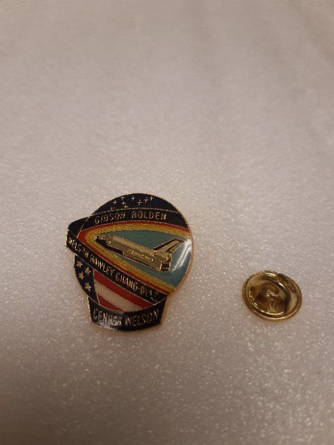 Broches & Aiguilles: Space Shuttle Mission Gibson Bolden - Pins – D'occasion à Pambio Noranco par Pol69