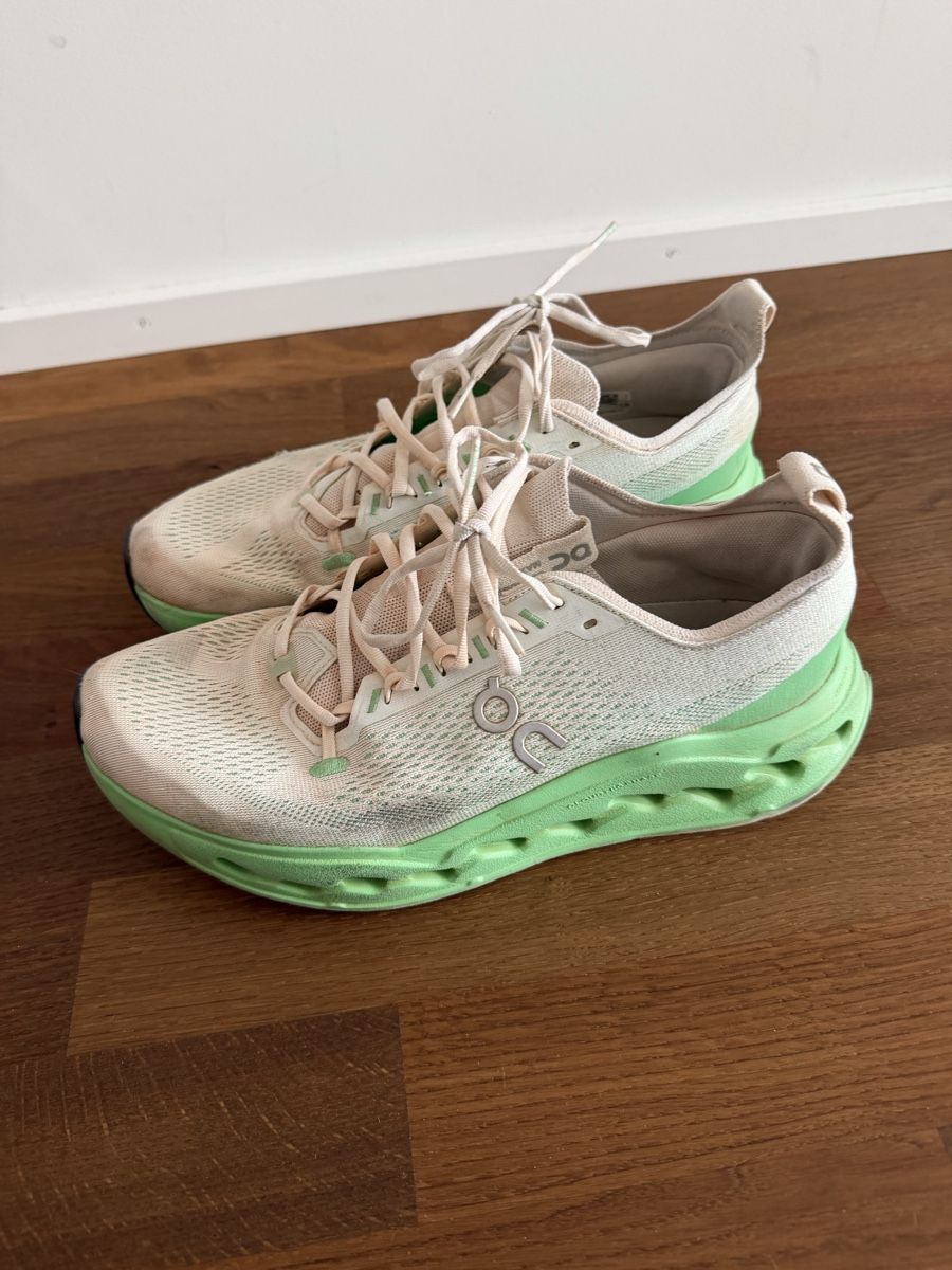 On Scarpe da uomo: On Cloudsurfer Max – Usato da Zürich venduto da Gamefan