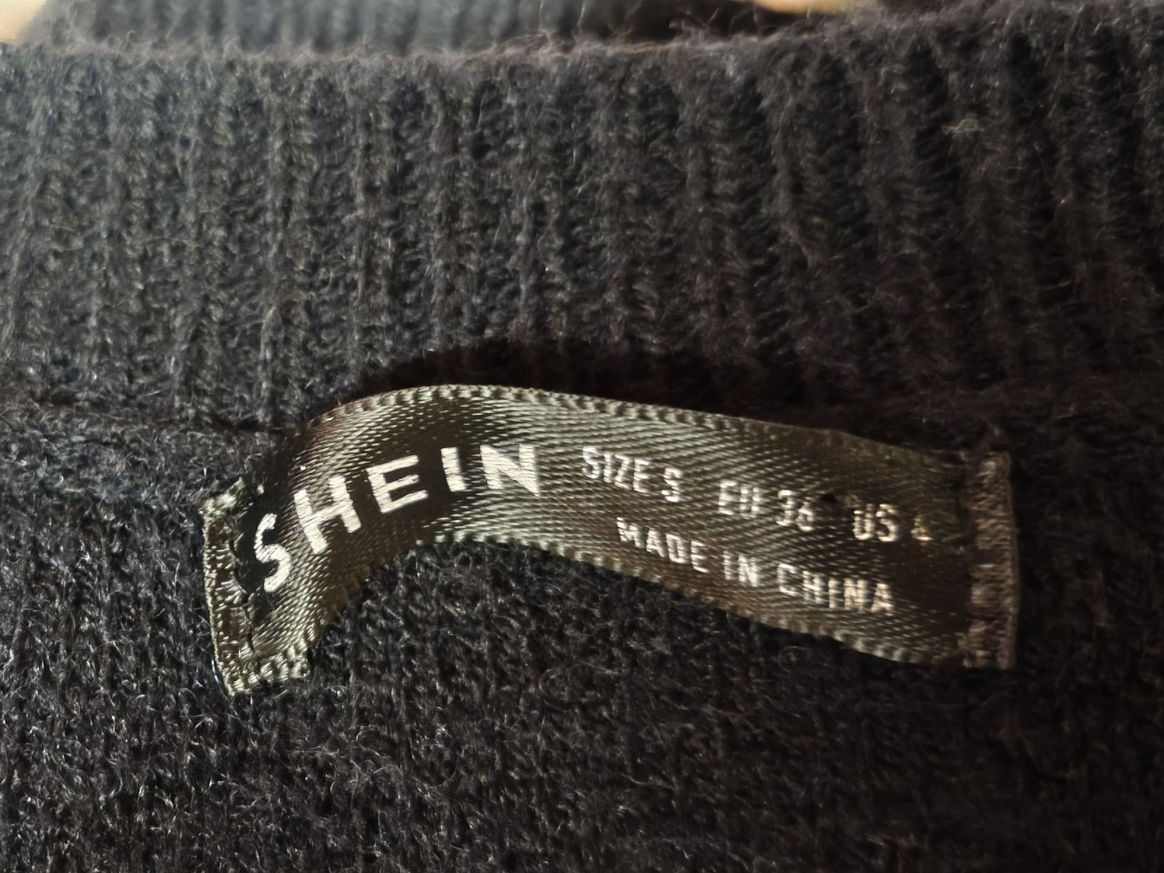 Shein Maglioni & Felpe: Shein Pullover schwarz mit Blumenmuster Grösse S neu – Nuovo (secondo la descrizione) da Emmetten venduto da SecondhandSiska 3