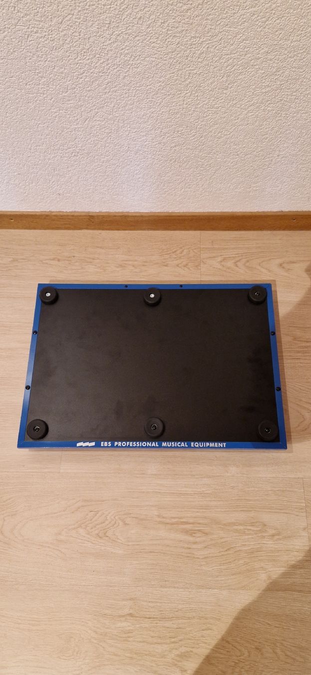 Strumenti musicali: EBS Pedalboard – Usato da Niedermuhlern venduto da Mahkah.65 5
