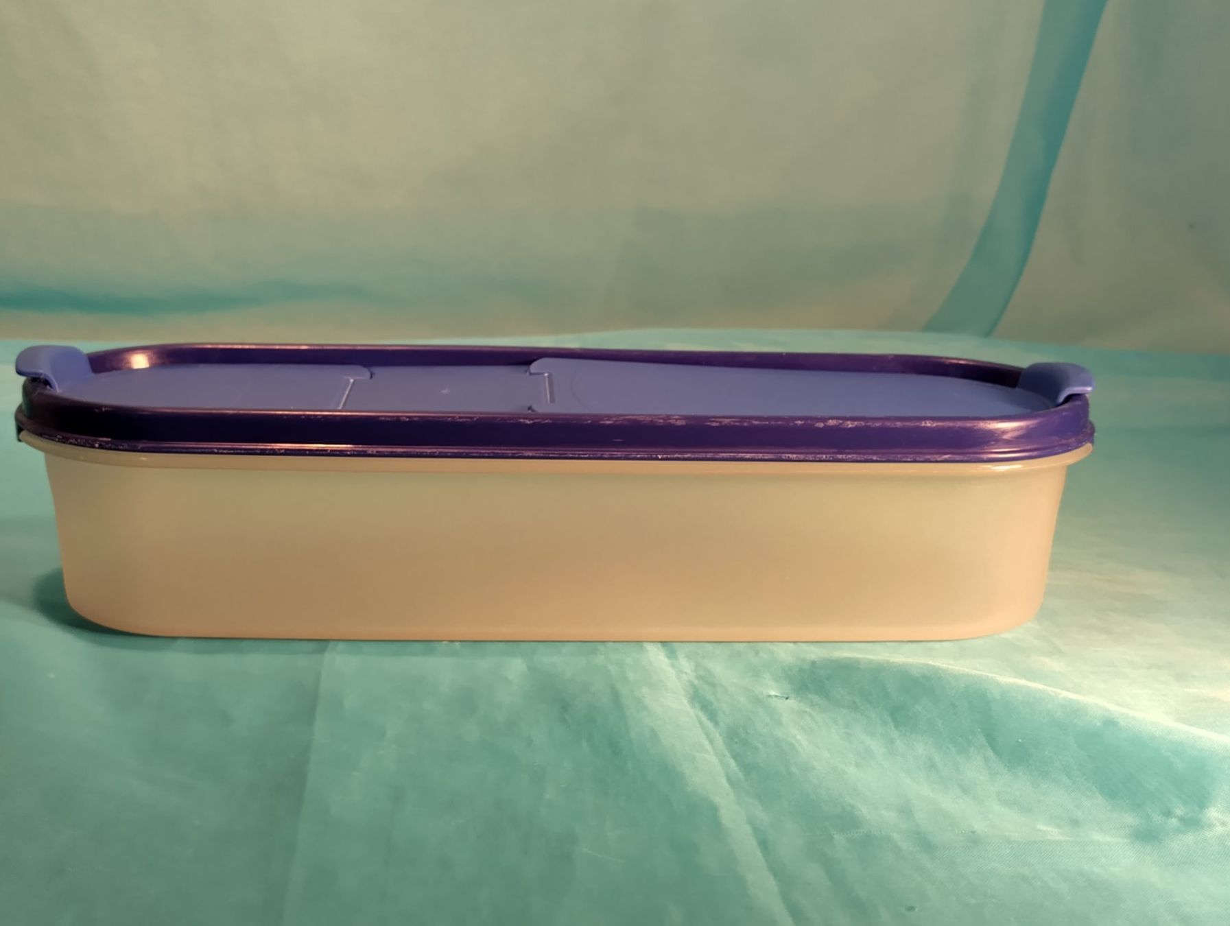 Tupperware Contenitori & Simili: Tupperware Behälter,  2 Oeffnungen im Deckel – Usato da Bellach venduto da JingleCherry