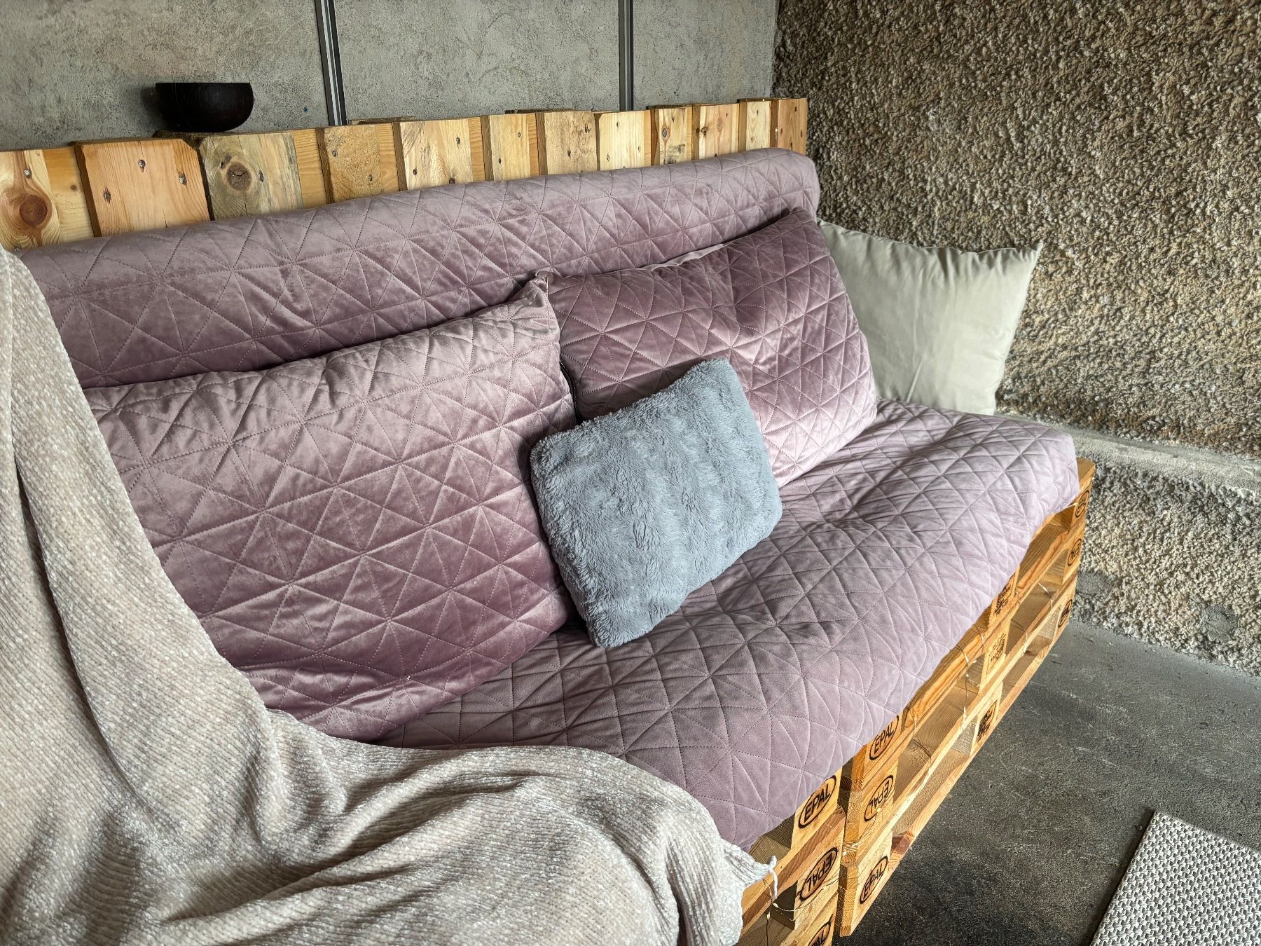 Sofas: Paletten Sofa Lounge – Gebraucht aus Uster von mai_85wy 1