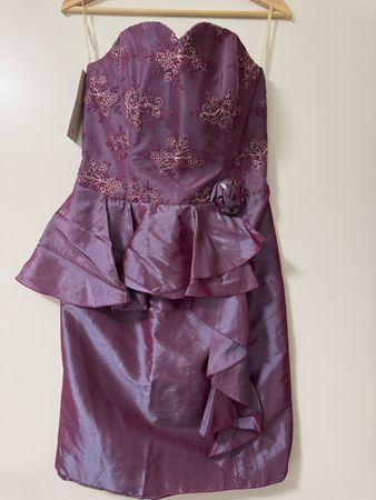 Elegantes, auberginenfarbenes Cocktailkleid Grösse 38