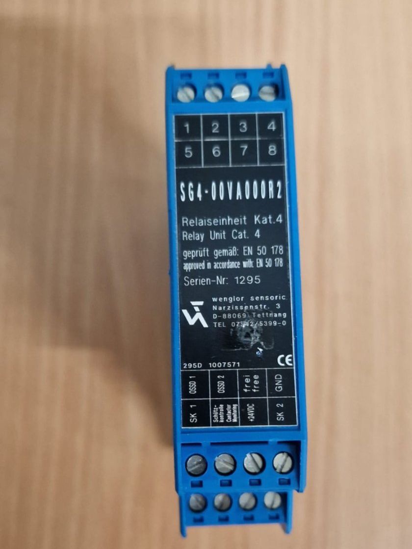 Componenti elettronici: 2x Wenglor Sicherheitsrelais SG4-00VA000R2 – Usato da Chur venduto da shop.chur 7