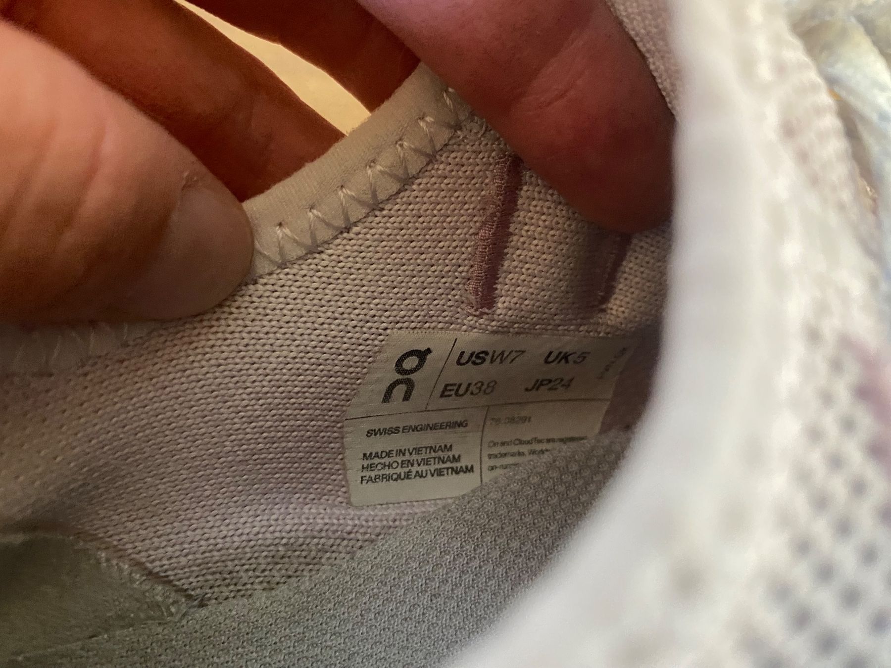 Damenschuhe: On Schuhe Grösse 38 – Gebraucht aus Krummenau von tanjatruetsch 4