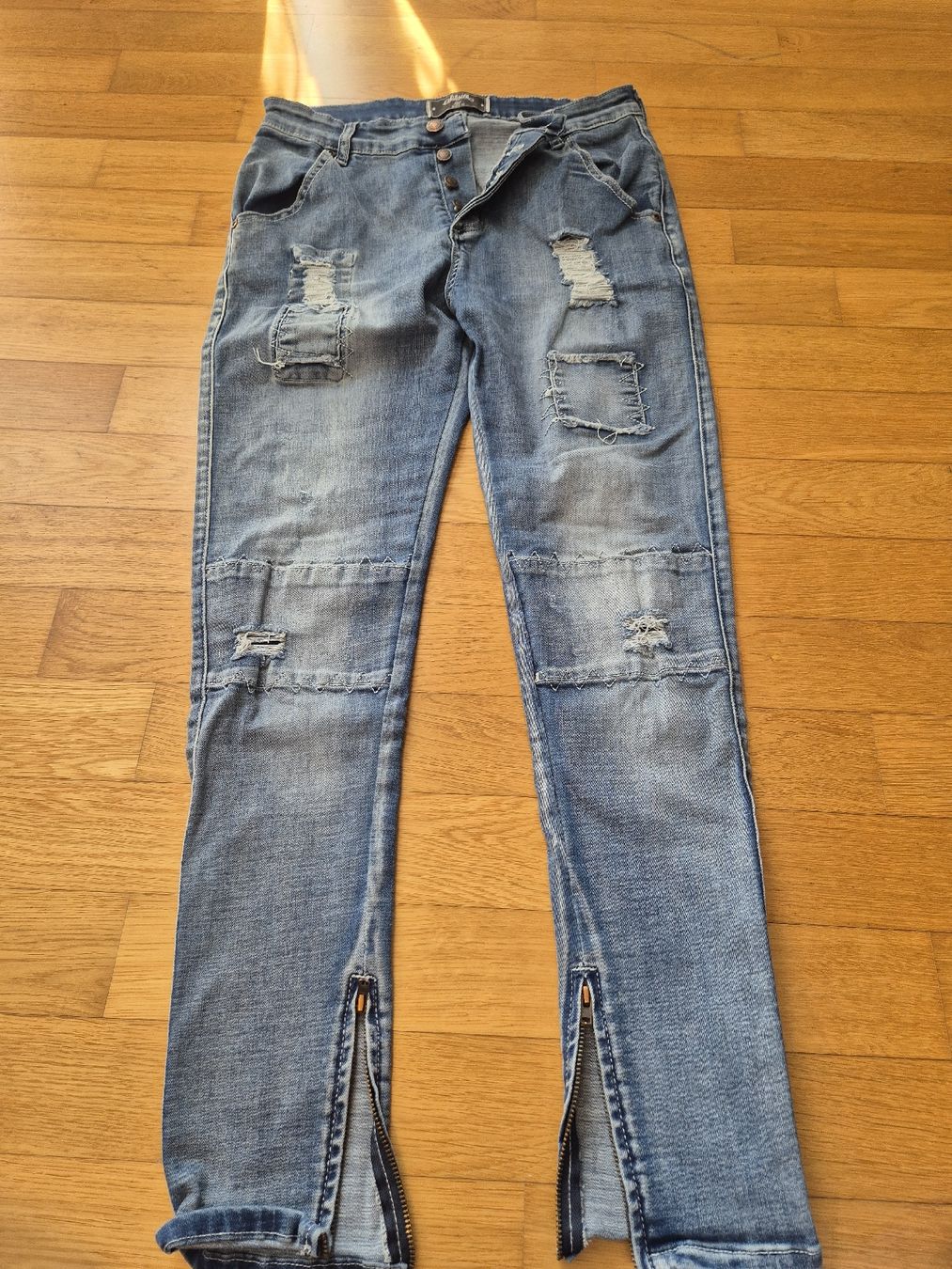 Jeans: Coole SilSilk Jeans mit Reisverschluss, Grösse M, – Gebraucht aus Zürich von mit_jz2x