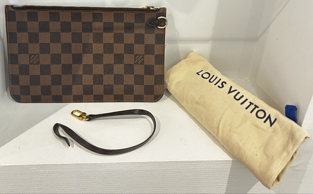 Louis Vuitton Sacs femmes: Louis Vuitton Pochette – D'occasion à Ebmatingen par Christopher123 1