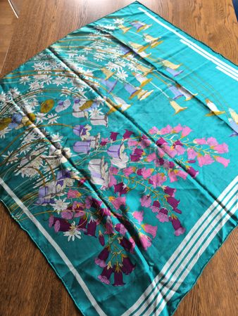 Seidenschal türkis mit Blumen