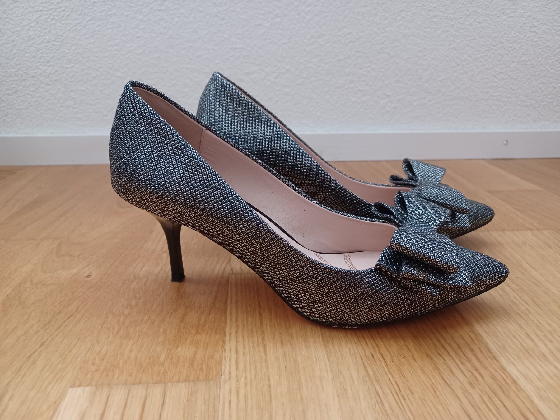 Scarpe da donna: Lucy Choi kitten heel glittery pump – Usato da Villigen venduto da thr_dkb8 1