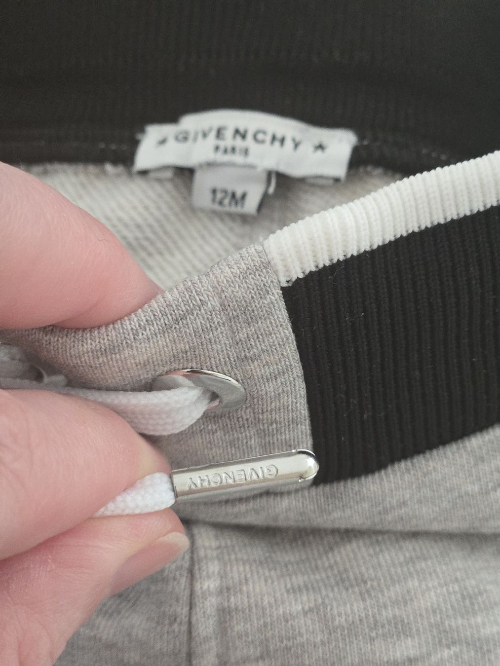 Pantalons: Givenchy shorts 12 months – D'occasion à Le Landeron par Plushka 2
