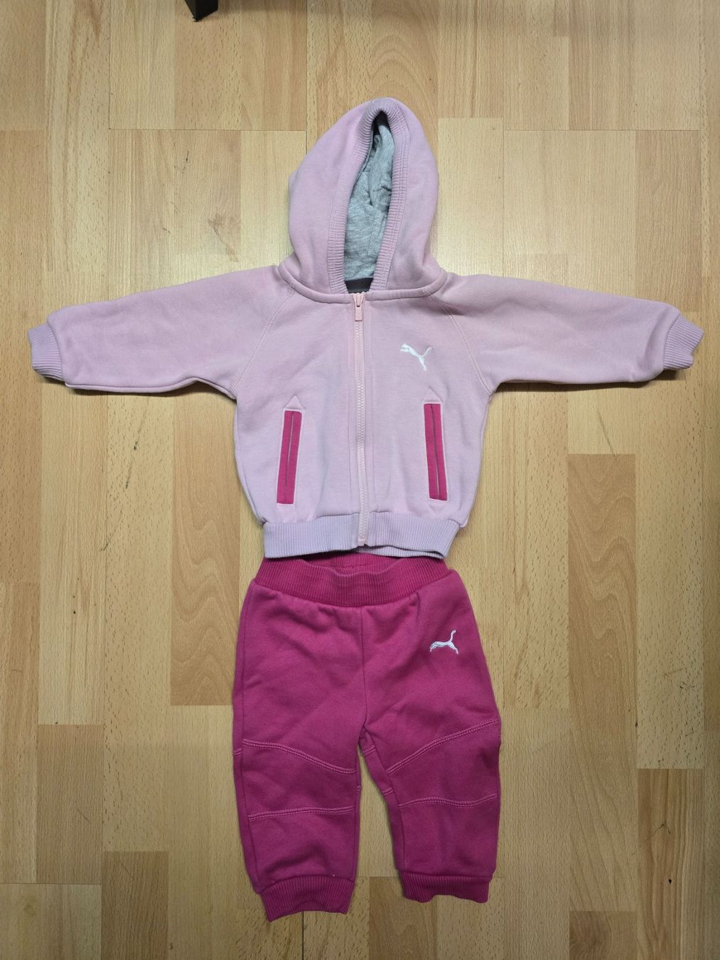 Puma Lotti & Set di vestiti: Puma trainer Grösse 62 – Usato da Schönenwerd venduto da Chez_Mimi