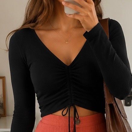 Schwarzes Zara Crop Top mit Raffung, Gr. M, ideal für Frühli