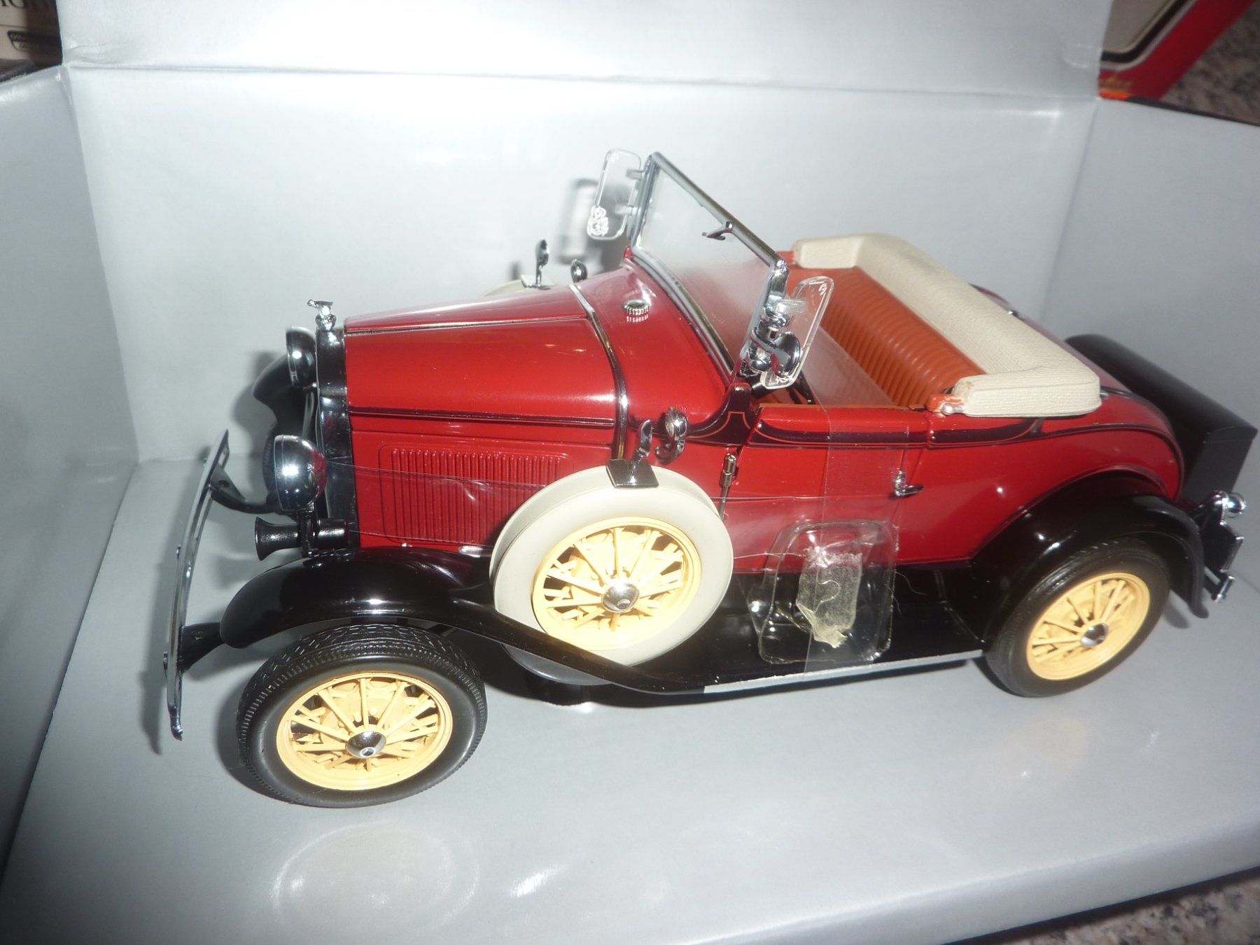 Ford Modellini d'auto: FORD1931 A ROADSTER – Nuovo e nell'imballaggio originale da Balsthal venduto da bouteliee 2