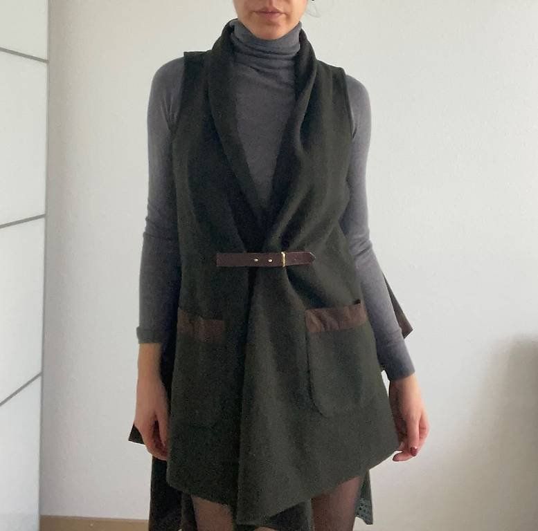 Etro Cappotti: Etro Poncho waldgrün Gr.It.40 – Usato da Hagendorn venduto da Blaf 3