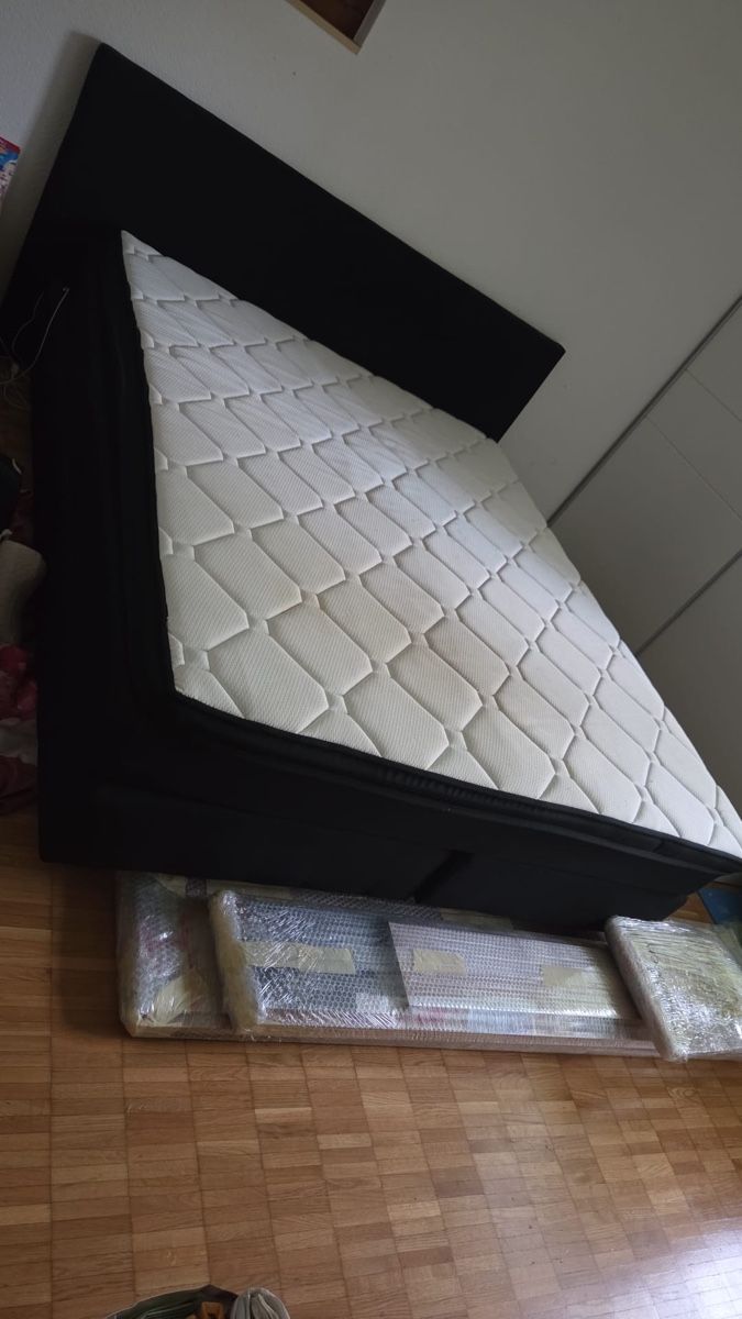 Lits: Boxspringbett 210x160 cm mit Topper – D'occasion à Lengnau AG par Berni725