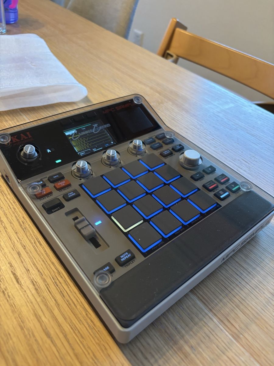 Akai Musikinstrumente: MPC Sample neuve + Deck de protection  – Neu und originalverpackt aus Villars-le-Terroir von Mezdef 6