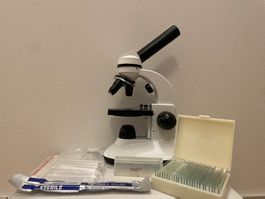 Neuwertiges Mikroskop mit Original Verpackung und Zubehör