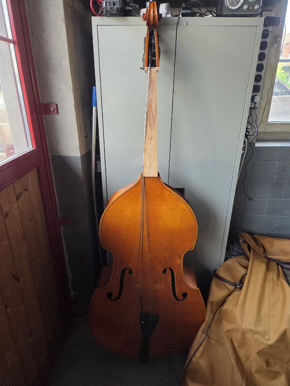 Musikinstrumente: Kontrabass mit Tasche, beschädigt – Defekt aus Oberhasli von General-Dealer