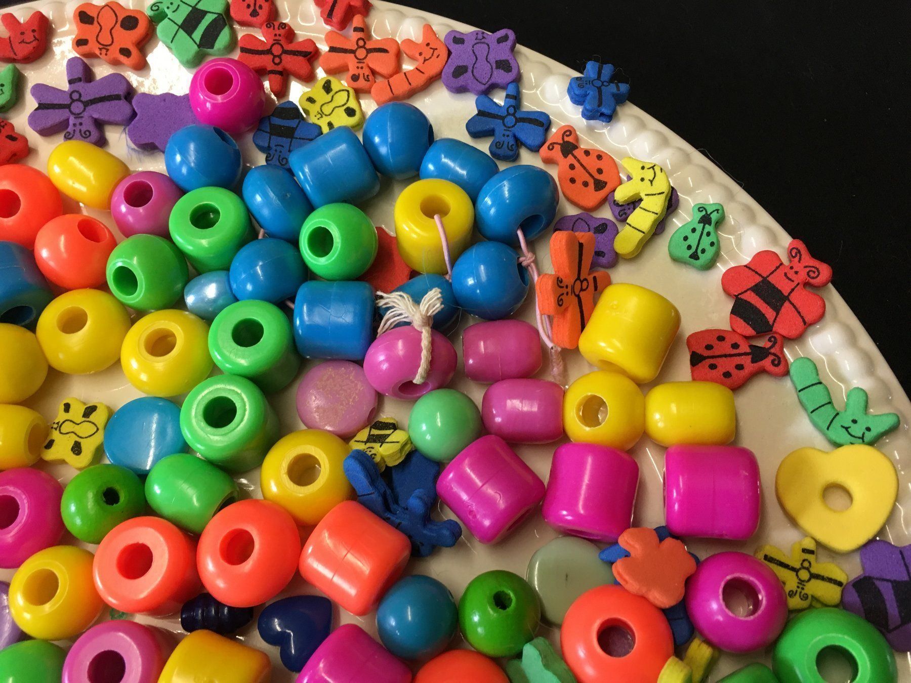 Perlen (unechte): Kunststoff Perlen / Beads, ca. 500 gr. – Gebraucht aus Schaffhausen von sparzone 4