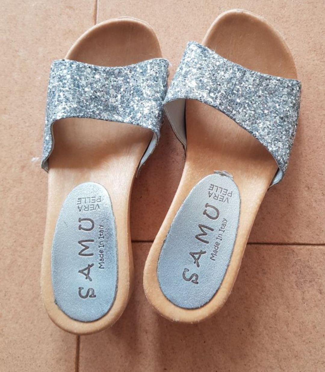 Scarpe per ragazze: Sandalen Mädchen Gr 30 – Usato da Binz venduto da julijuli 1