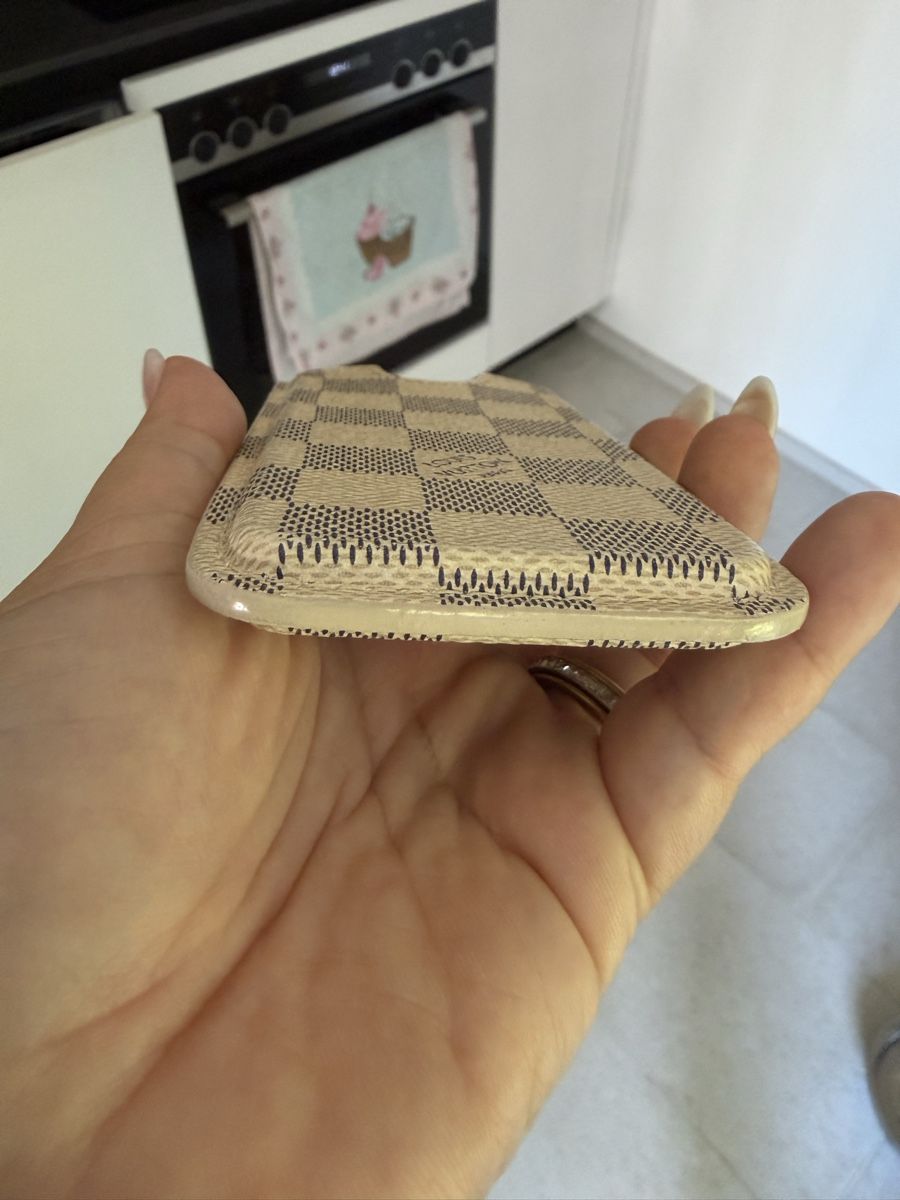 Louis Vuitton Borse: Louis Vuitton Damier Handyhülle  – Nuovo (secondo la descrizione) da Winterthur venduto da spaccafunnu86 2