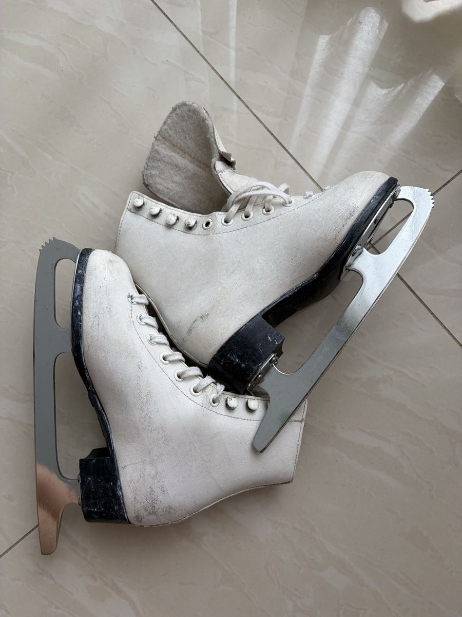 Graf Pattini da ghiaccio: Eiskunstlaufschuhe Grösse 33 weiss  – Usato da Reinach BL venduto da ali_qls5 2