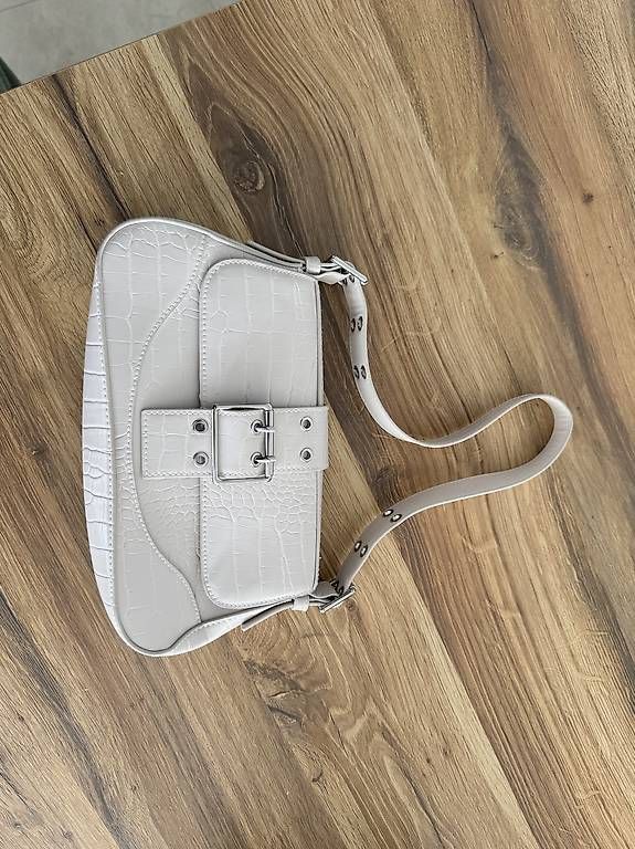 H&M Borse da donna: Weisse Schultertasche – Usato da Bettlach venduto da michellemmm 1