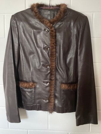 Dunkelbraune Lederjacke