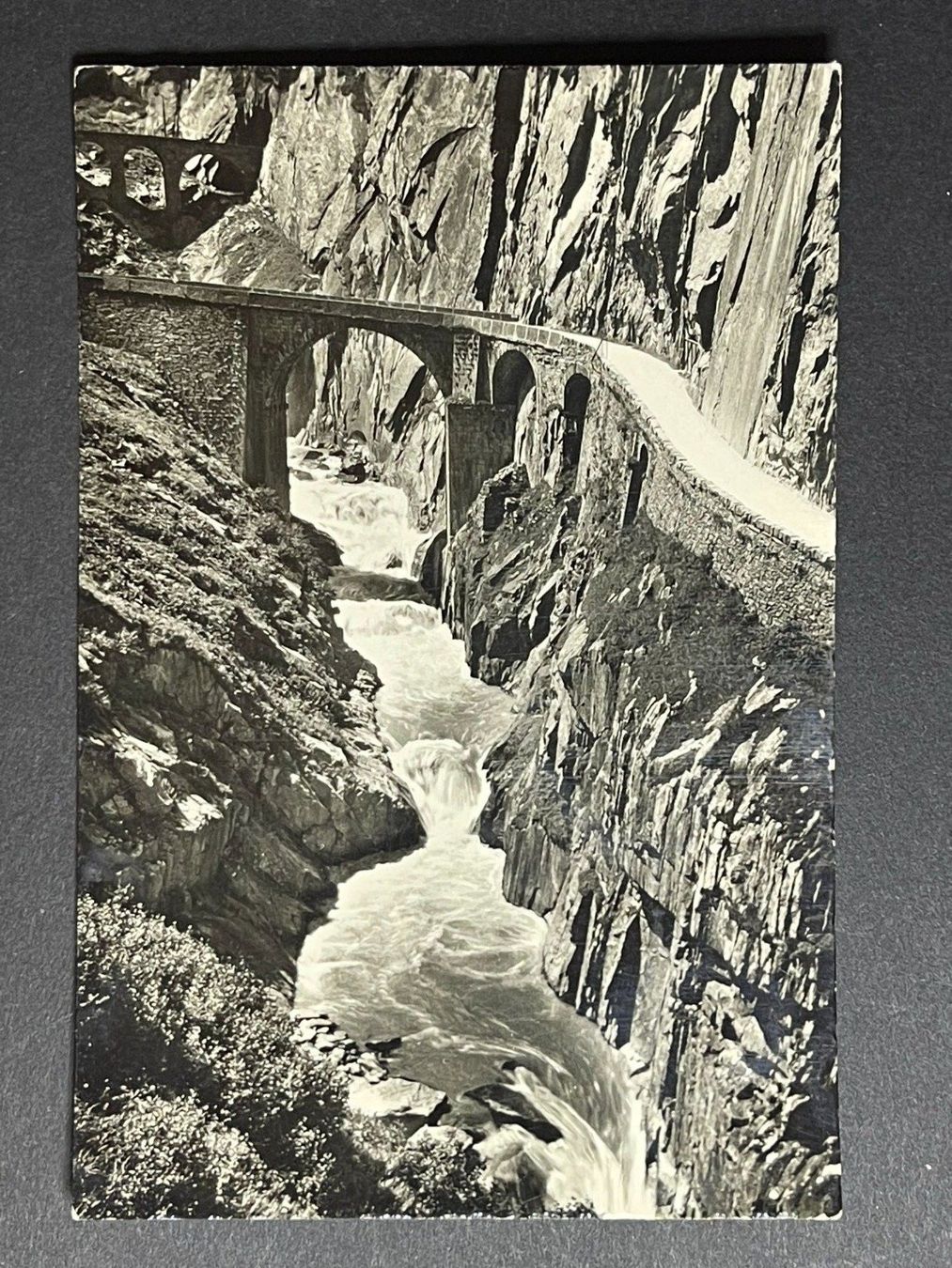 Cartes postales: Gotthardpassstrasse mit Teufelsbrücke – D'occasion à Steg VS par _vinci_