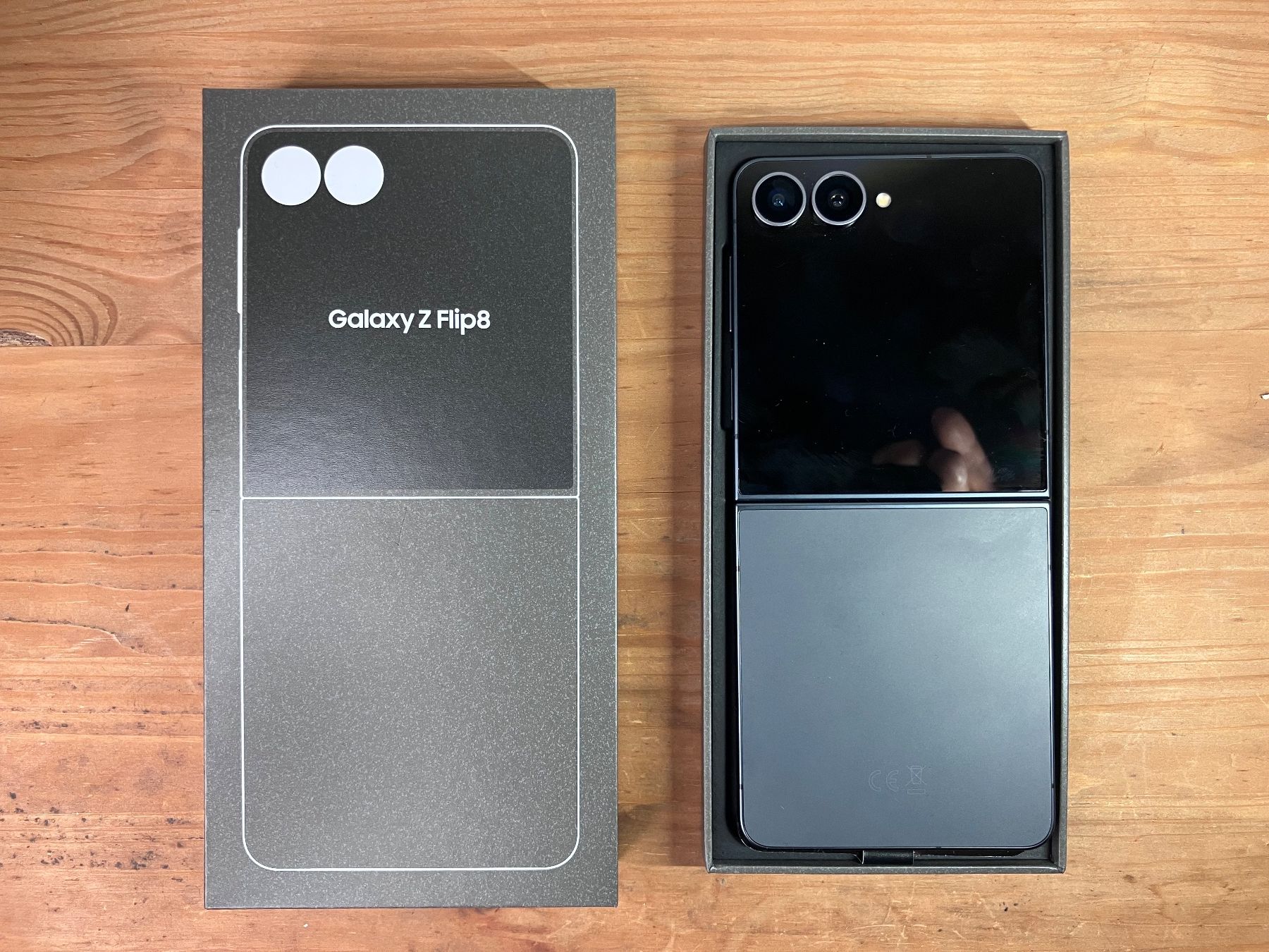 Samsung Handys / Smartphones: Samsung Galaxy Z Flip 8 – Gebraucht aus Flamatt von Top-Shop-1 2