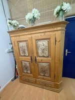 Schrank aus altem Holz