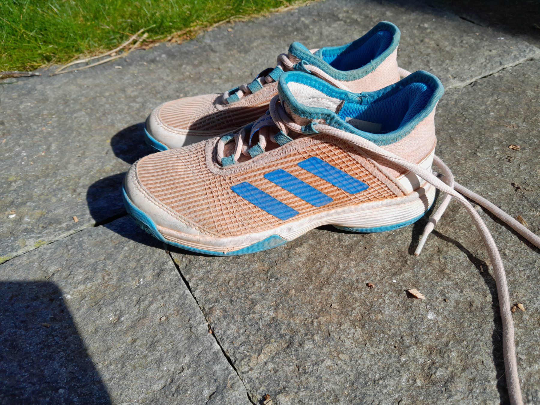 Adidas Schuhe für Jungen: Tennisschuhe Kinder – Gebraucht aus Horgen von Marion