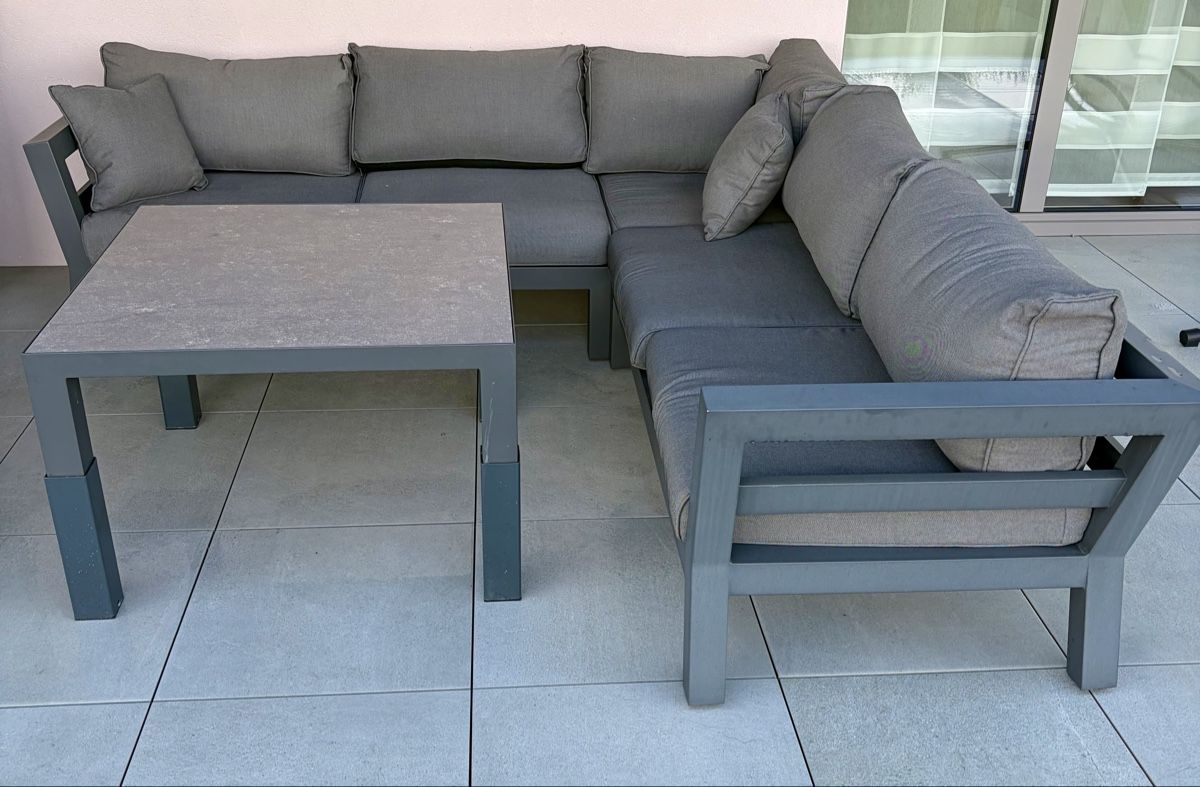 Divani: L - Gartenlounge mit Tisch in grau – Usato da Ebikon venduto da SvenKauschus