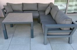 L - Gartenlounge mit Tisch in grau