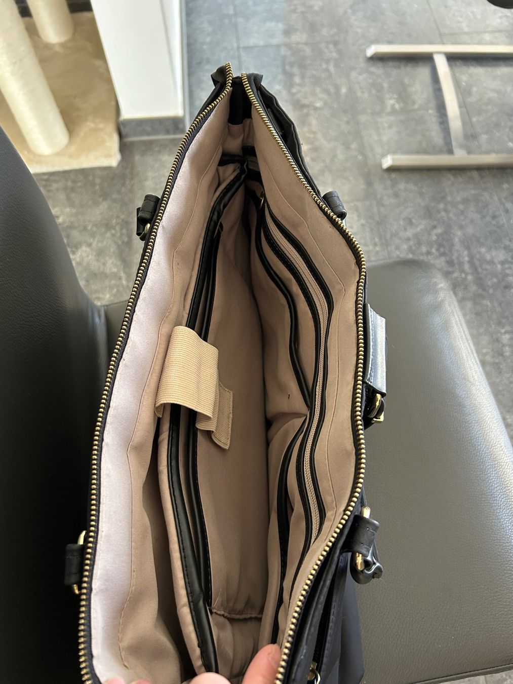 Wenger Borse da donna: Schwarze Damen Handtasche von Wenger – Usato da Schötz venduto da chousan 6