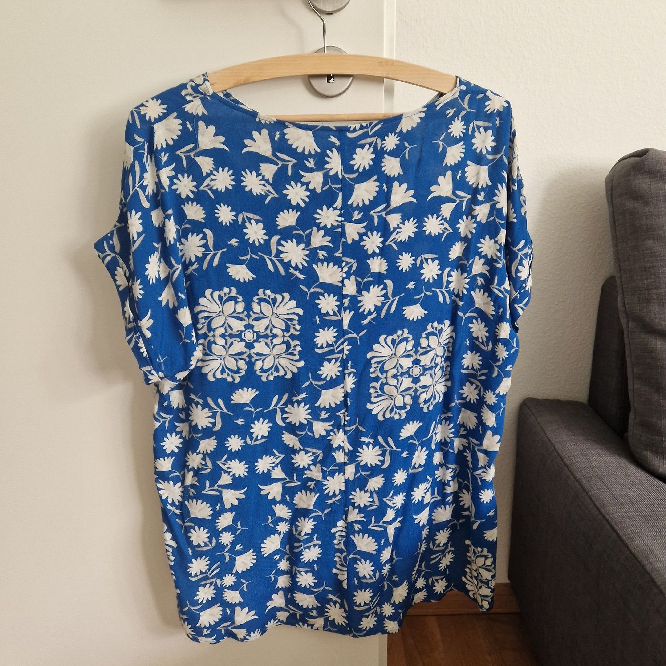 Blusen: Bluse blau Blumenmuster Gr. L luftig – Neu (gemäss Beschreibung) aus Frenkendorf von gca_d2qp 2