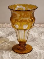 Antike böhmische Vase, 19. Jh., bernsteinfarben