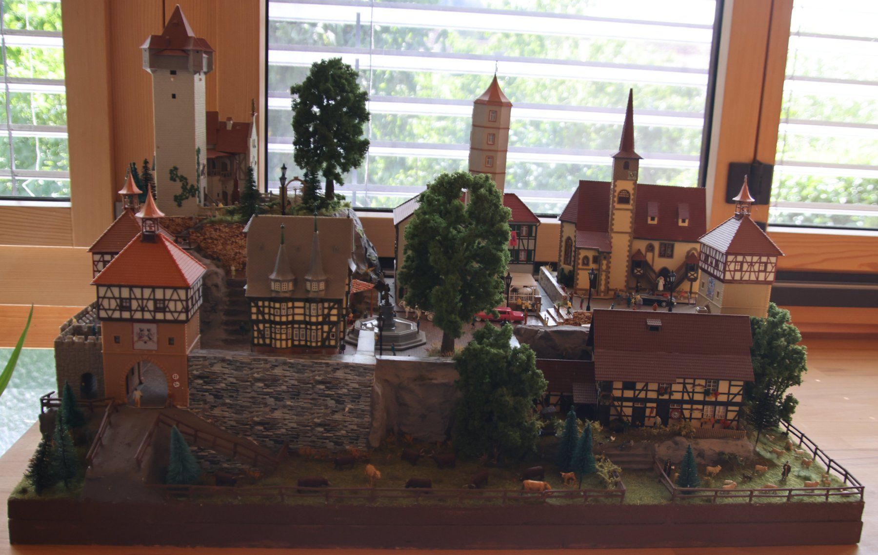 Modelleisenbahnen: Stadt Diorama H0 80x60 cm – Gebraucht aus Diegten von dolphin04 3
