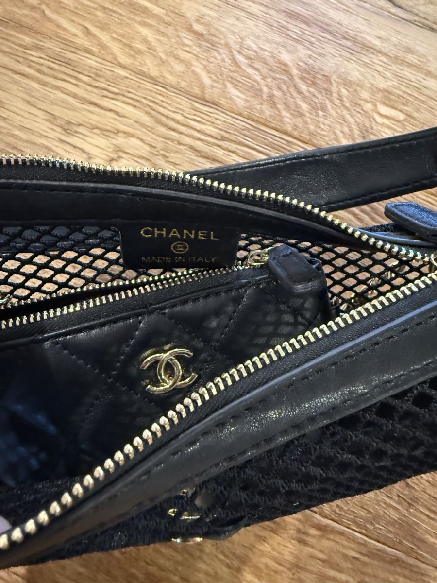 Chanel Borse da donna: Borsa Chanel nera in rete con pochette interna – Usato da Montagnola venduto da sar_g6nd 1