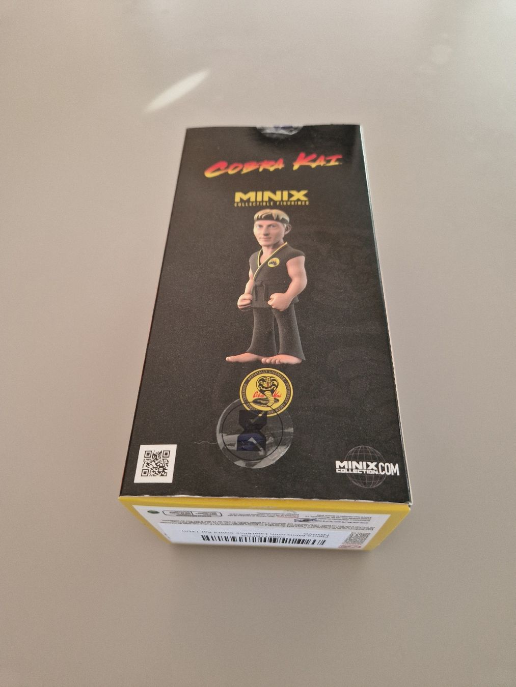 Statuette: Cobra Kai Poster & Johnny-Lawrence-Figur – Usato da Oberbüren venduto da dani_brunner 4