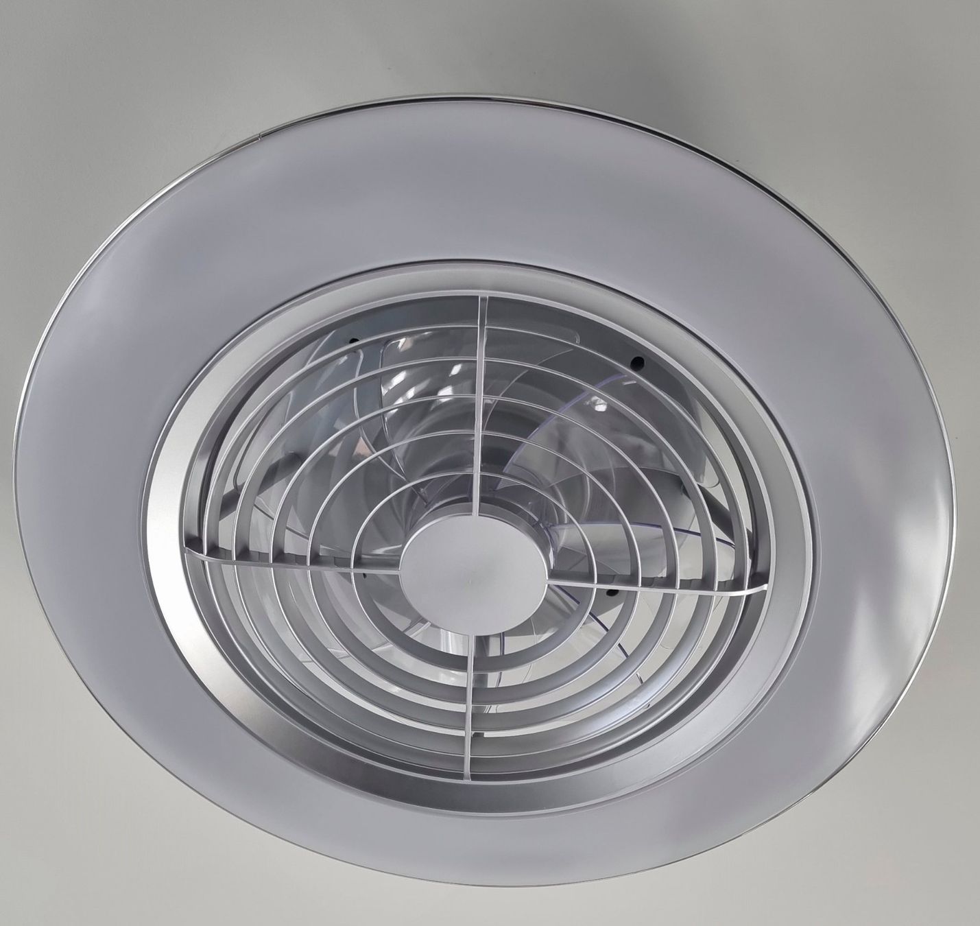 Ventilatori: Deckenleuchte mit Ventilator ALISIO – Usato da Algetshausen venduto da Elbrownie