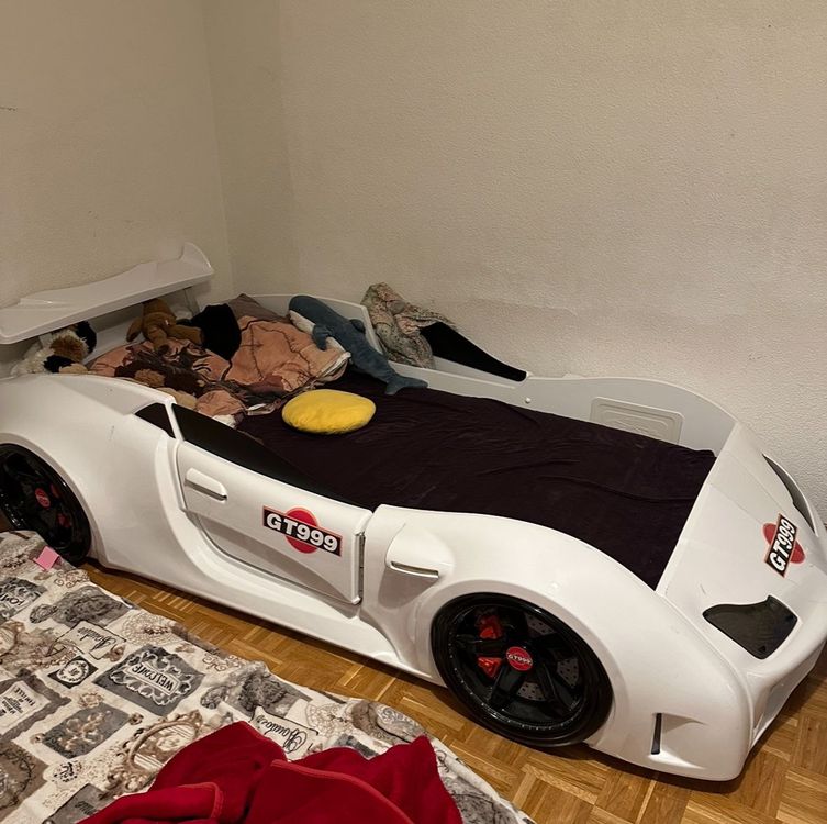 Elegantes Auto Mit Bett Ebenbild